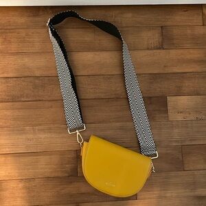KEDZIE Purse yellow with adjustable guitar strap